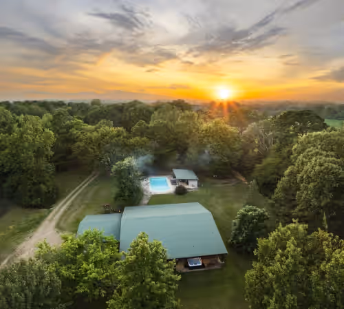 10 Acre retreat for groups and events sleeps 34. Pickleball court & pool