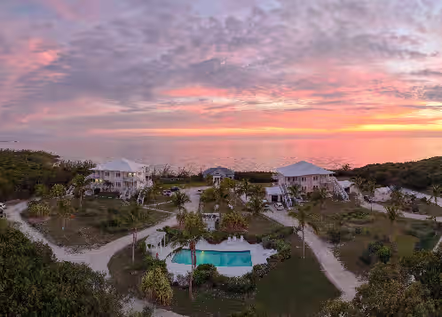 Compound w/Beach, Pool,  Pickleball, Gym, Kayaks, Golf Carts, Views!