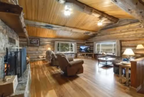 5 bedroom custom Lodge, log home. rec room, on river, fishing, open kitchen