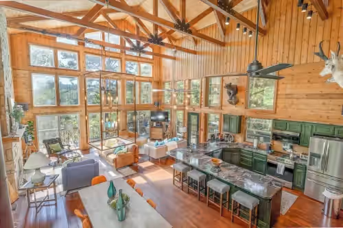 Beaver Lake Hideaway with Hot Tub and Kayaks