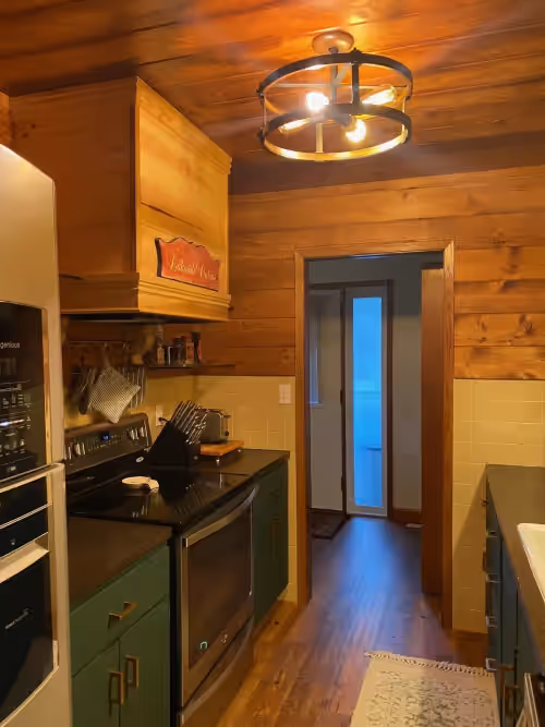 Completely Remodeled Lake View House-Slip Included