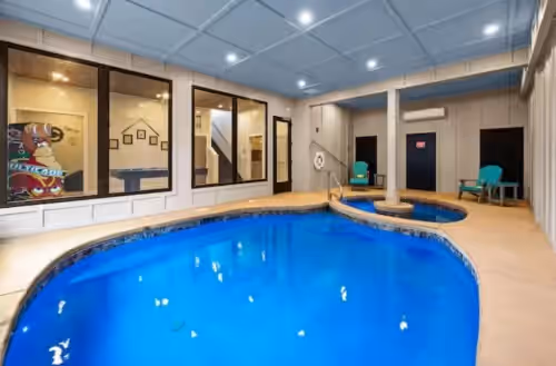 ★Mountain Splash★  Lux 7BR Cabin near Town, Indoor Pool, Hot Tub, Theater
