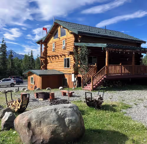 Alaska Knotty Pine B&B ~ Hot Tub, Sauna, Views!