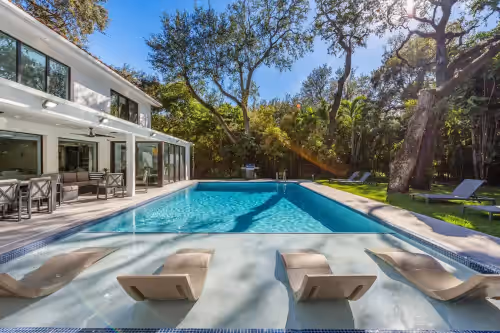 Villa Arielle-Modern 1 Acre Villa w/Pool & Gameroom