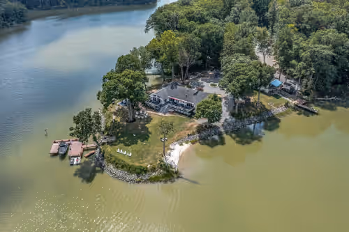 PVT PENINSULA! Hot tub, beach, spectacular views w/huge kitchen!Sleeps up to 21, beachfront wedding venue in Kinsale, Virginia