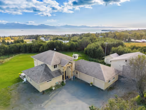 Icy Bay Getaway- Private estate with breathtaking views! 10 minutes to downtown.