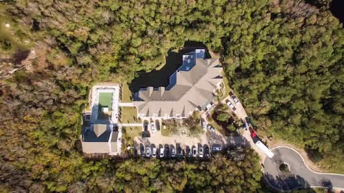 24-Bedroom Home with Unparalleled Privacy For Corporate Retreats, Weddings, & Family Gatherings!, wedding venue in Currituck County, North Carolina