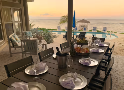 BEACHFRONT w/ Private Dock-50 ft Pool-Theatre