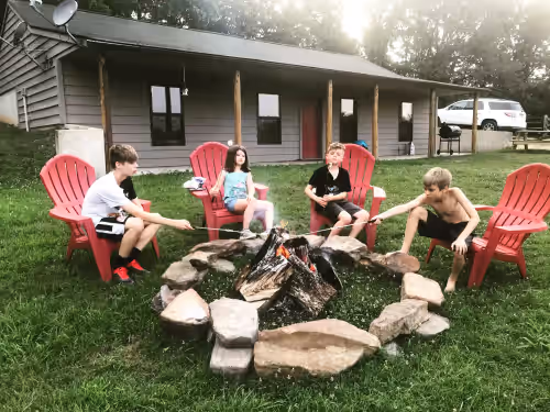 Secluded farmhouse retreat - Meramec river access!