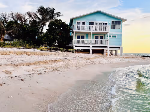 Big on the Beach House  6BR Home + Club Access, Private Dock & Stunning Views