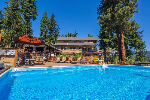 The Huntley Lodge - Private Retreat in the Woods on 20 Acres! Grand Lodge with 8 Studio Cabins!!, cabin wedding venue in Lauderdale Junction, Washington