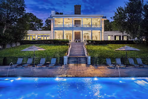 The Belle Rive Mansion - Private Lakefront Mansion on 5 acres 3 Homes! Sleeps 44~Huge Pool/Hot tub/Dock