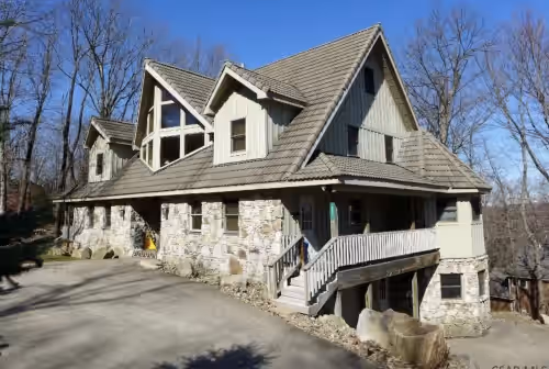 Perfect Mountain Retreat; minutes from all the Laurel Highlands has to offer!