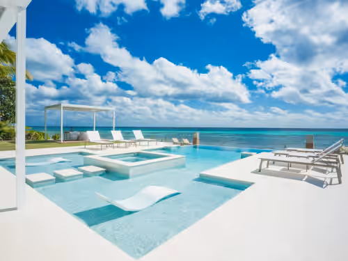 The Palm Estate - Oceanfront Resort Villa w/ Stunning Views, Pool, Spa & Onsite Staff