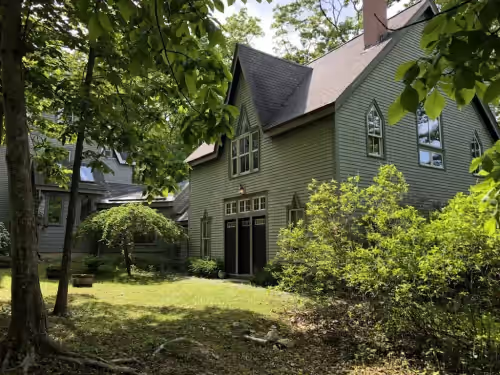 Guest House at Enchanting Home only moments from PRIVATE BEACH on Historic Gerrish Island