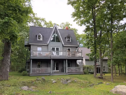 Main House at Enchanting Home only moments from PRIVATE BEACH on Historic Gerrish Island