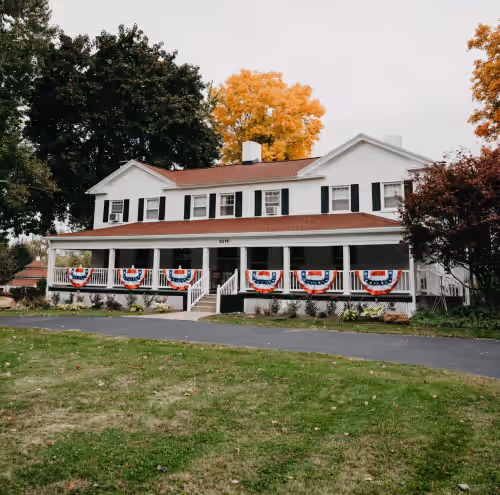Julia's Bed & Breakfast 6500 Sq Ft. Sleeps 16 with 8 Bathrooms