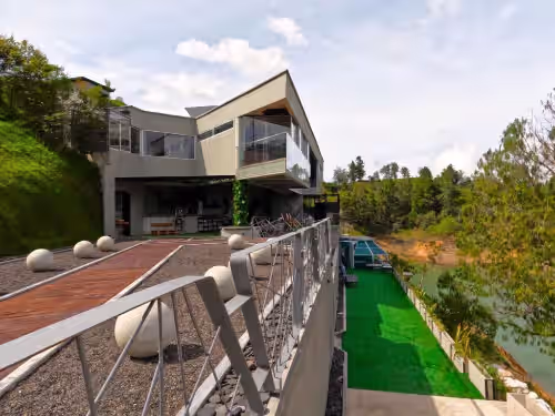 The EleMYNT Mansion - Guatape