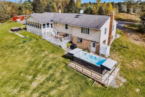 Secluded 20 acre Near ski, fish. Hot tub, swim spa