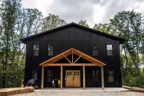 A family oasis located in the heart of Hocking Hills.