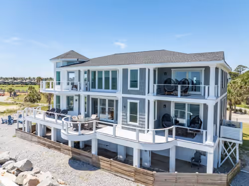 Luxe on the OCEAN w/ limo cart, firepit, paddle boards, pingpong, bikes, pets ok