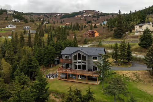 Mountainside Manor: 12-guest, Pet-Friendly, with Theater, Game Room, & Hot Tub!