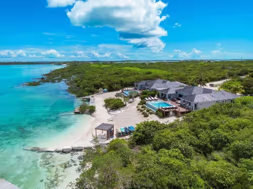 Villa Exuma: 2 Private Beachfront Luxury Villas with Docks & Heated Pools 