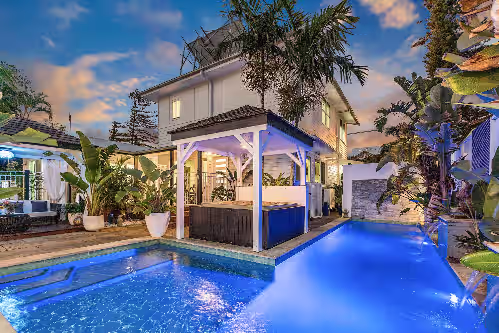 11BR Big Space in the Heart of Byron Bay Sleeps 24