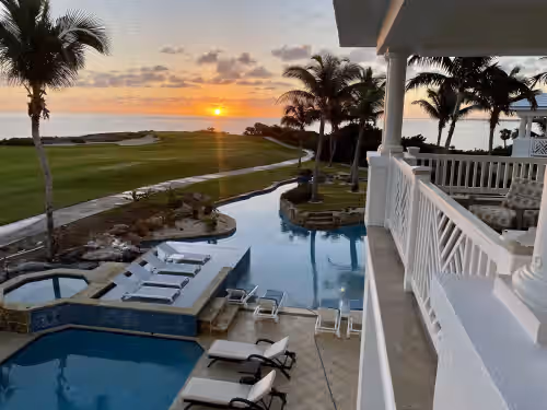 Oceanfront Home in Exuma w optional guest house, beachfront wedding venue in Rokers Point Settlement, The Bahamas