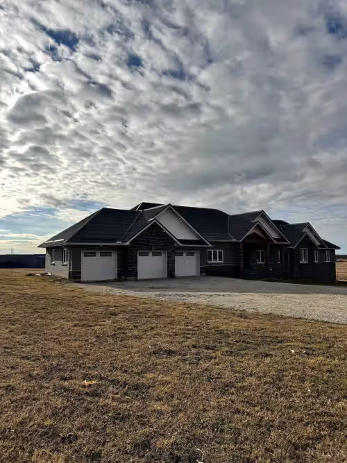 *Luxury Retreat* 100-Acre Estate With Indoor Pool in East Garafax Ontario!