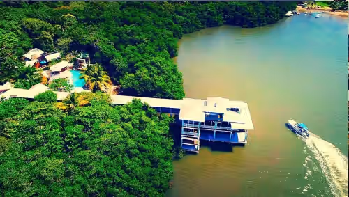 The Dock Resort: Includes boat for snorkeling out at the reef ! NEW LOW PRICE !