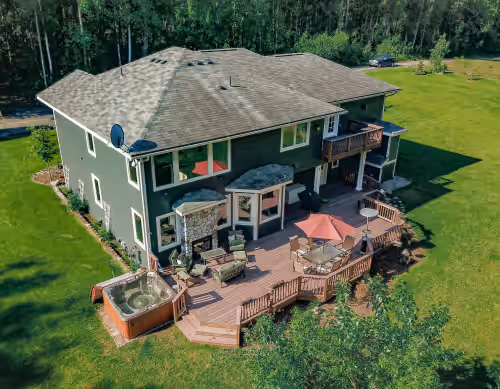 Paradise found! Beauty & Luxury- 20 min from Anchorage, HOT TUB, privacy!