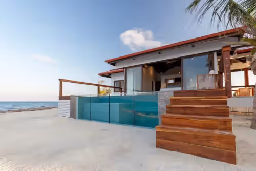 Ray Caye Island Resort