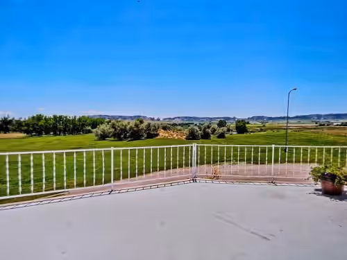 Experience Scottsbluff charm in our spacious 4-bedroom retreat, photo 3