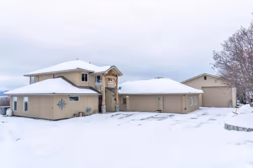 Icy Bay Getaway- Private estate with breathtaking views! 10 minutes to downtown.