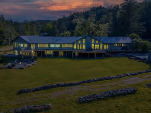 Otter Lodge - Private Pond!