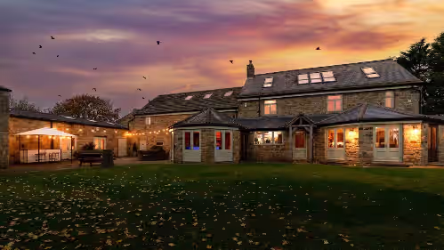 Harrogate House Retreat - Sleeps 31, Steam Room, 2 Hot tubs
