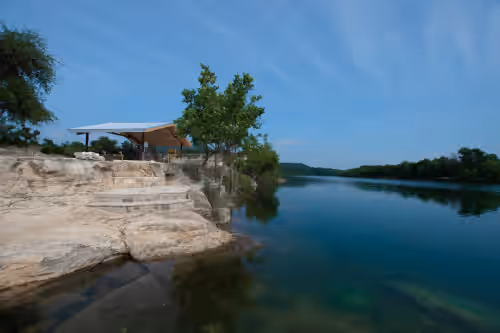 Book 4 cabins with Private River Access to the Nueces River