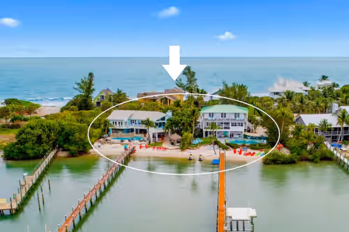 Aquarius Resort: 2 Side-by-side beach houses!  2 pools, 2 spas, 2 docks, & more!