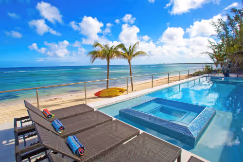 Twin Palms: Beach House w/ 60-ft Pool + Heated Spa in Rum Point