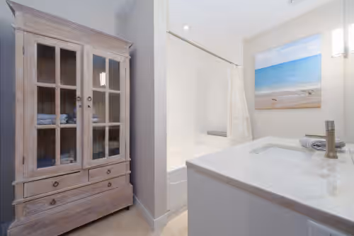 West Coast Designer Home - Ocean & Forest Views & Access