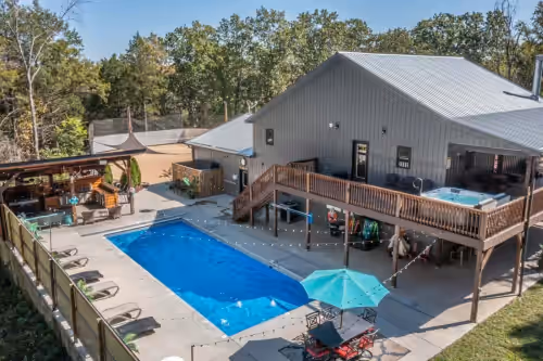 Baumans Hillside Hideaway - Secluded Private Cabin with Pool, hot tub, fireplace & so much more