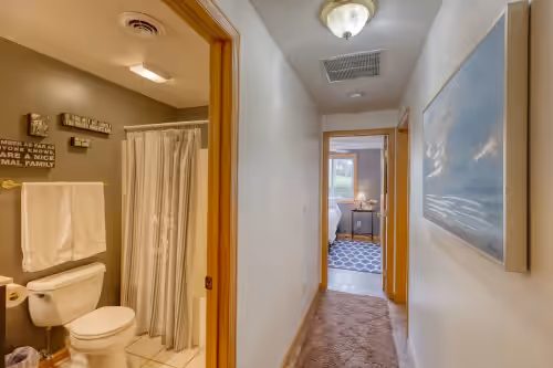 ThePinecone - luxury vacation rental awesome deck with view & amenities for 2-18