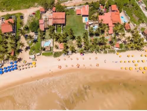 Venue for Weddings and Events with a beachfront house on Enseada dos Corais beach.