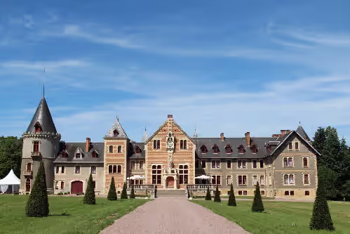 LUXURY RENOVATED CASTLE BEGUIN - 19 rooms for max 40/50 persons, pool, tennis ... Reviews, Deals & Photos 2026 - Vrbo, wedding venue in Lurcy-Lévis, France