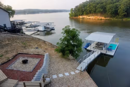 Brand new lake house, tucked away in a quiet cove with views to the main channel