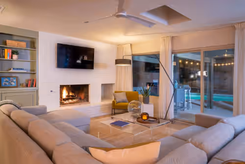 Heated pool open year round, Sleeps 14, 5 Bedroom/9 beds, Hot Tub, BBQ, BB court
