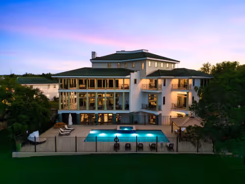 The Gatsby Mansion WATERFRONT - Events, Casino, Pickleball & MORE