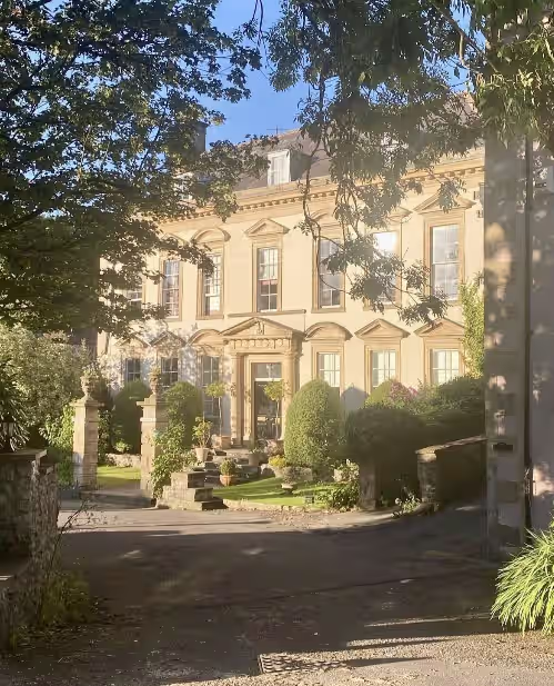 Bowlish House: Spacious Georgian manor house in quaint village