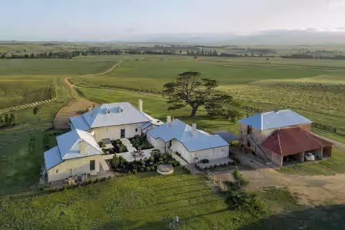 Lawson’s Estate on Macquarie Farm - Sleeps 30 historical accommodation